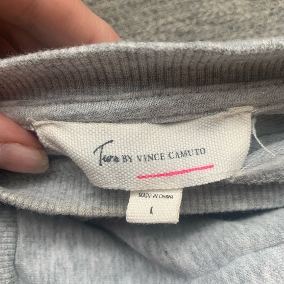 Adorable gray embroidered crewneck - Picture 5 of 5